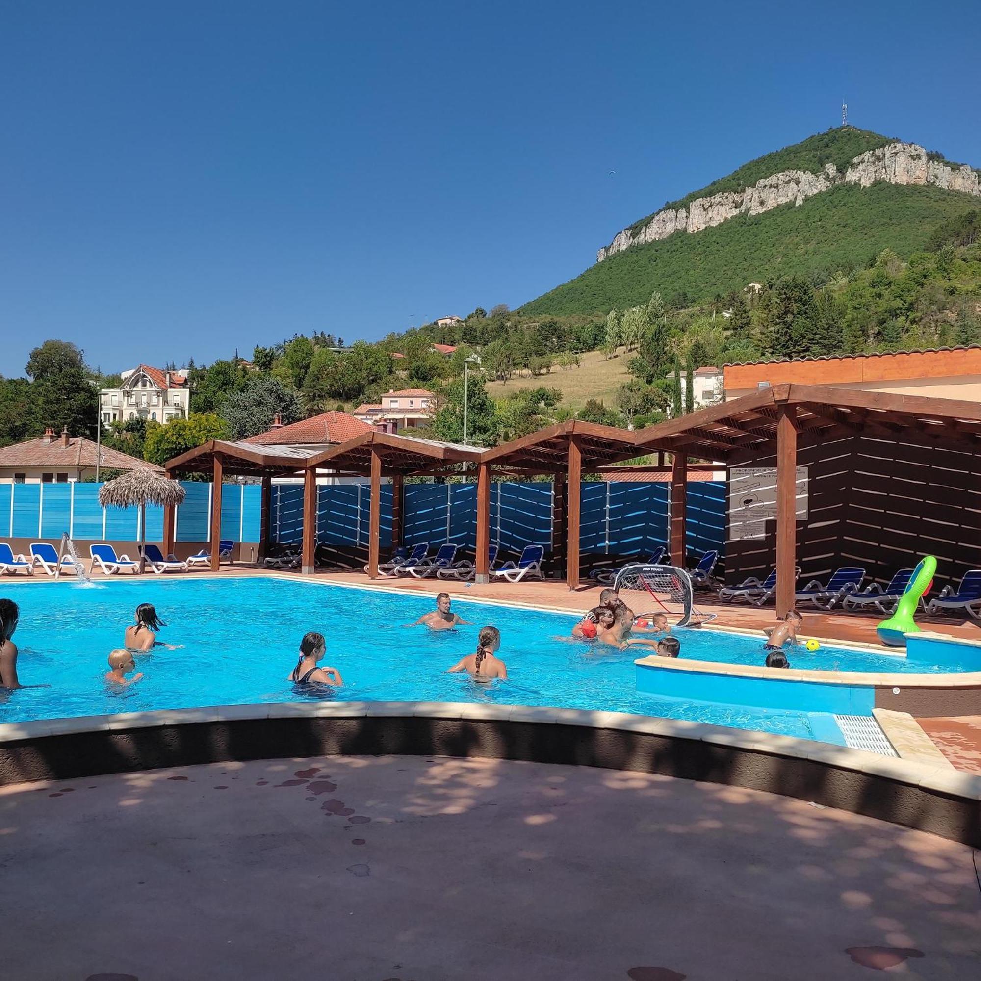 Mobil Home Xxl 4 Chambres - Camping Le Viaduc Millau Esterno foto